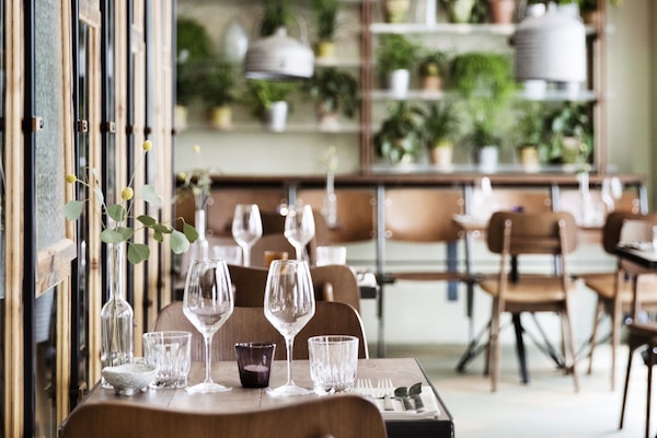 2 restaurantes; se sirve desayuno, almuerzo y cena