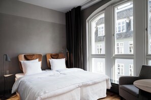 Deluxe Double | Hypo-allergenic bedding, down duvets, in-room safe, soundproofing - Hotel SP34 (Copenhagen)
