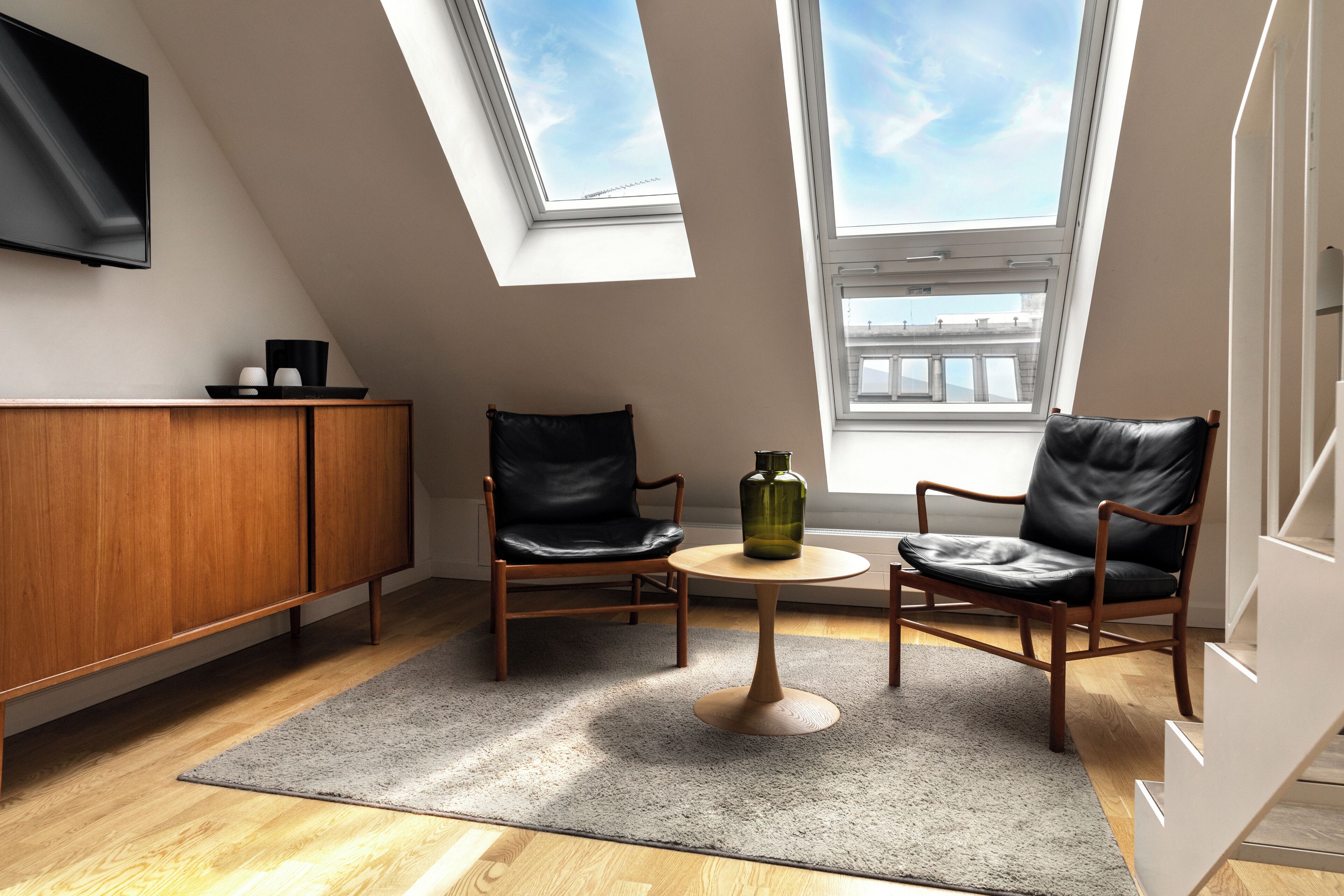 Penthouse with Balcony | Living area | 40-inch flat-screen TV with digital channels, TV