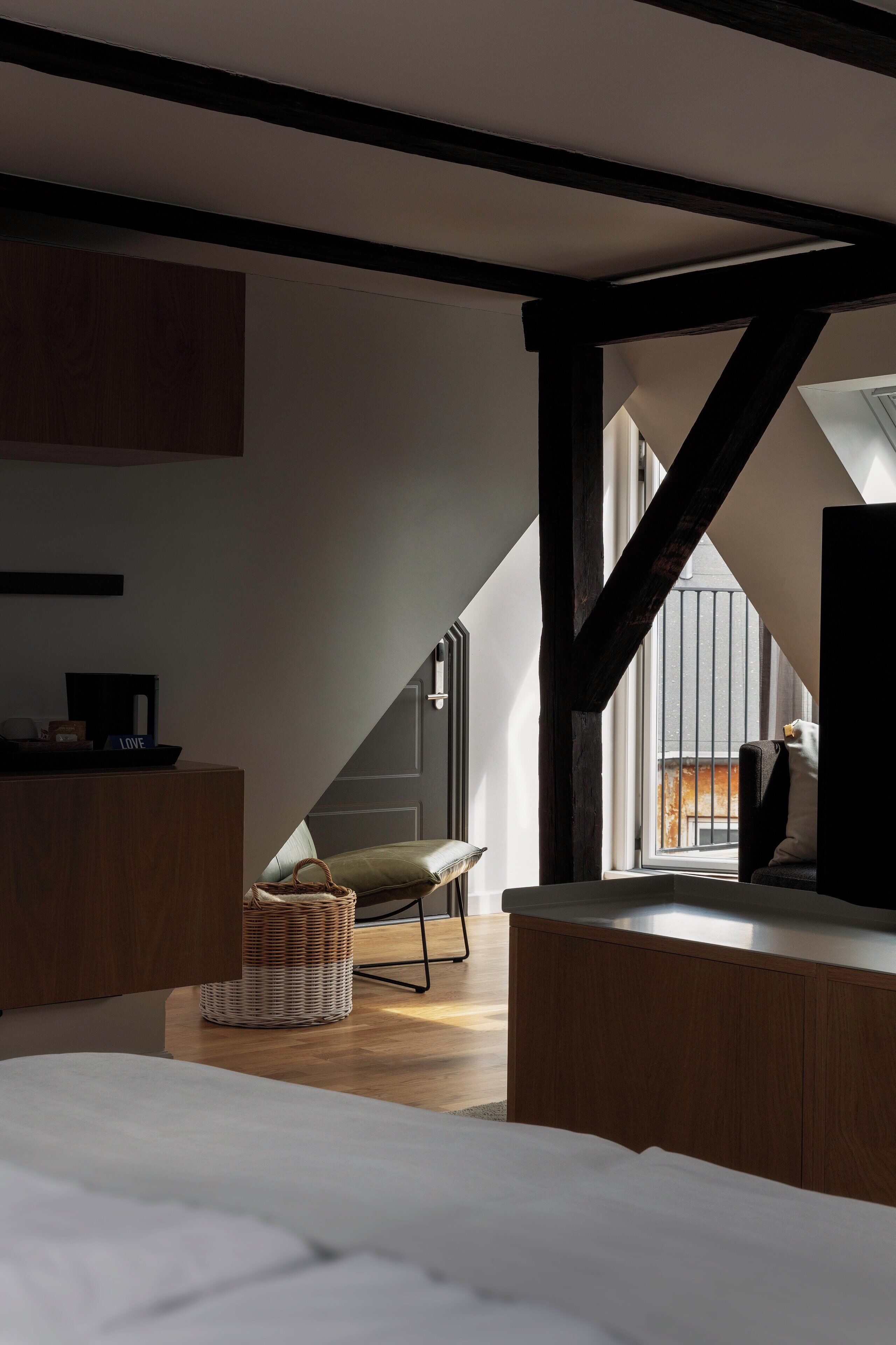 penthouse with balcony | hypo-allergenic bedding, down duvets, in-room safe, soundproofing