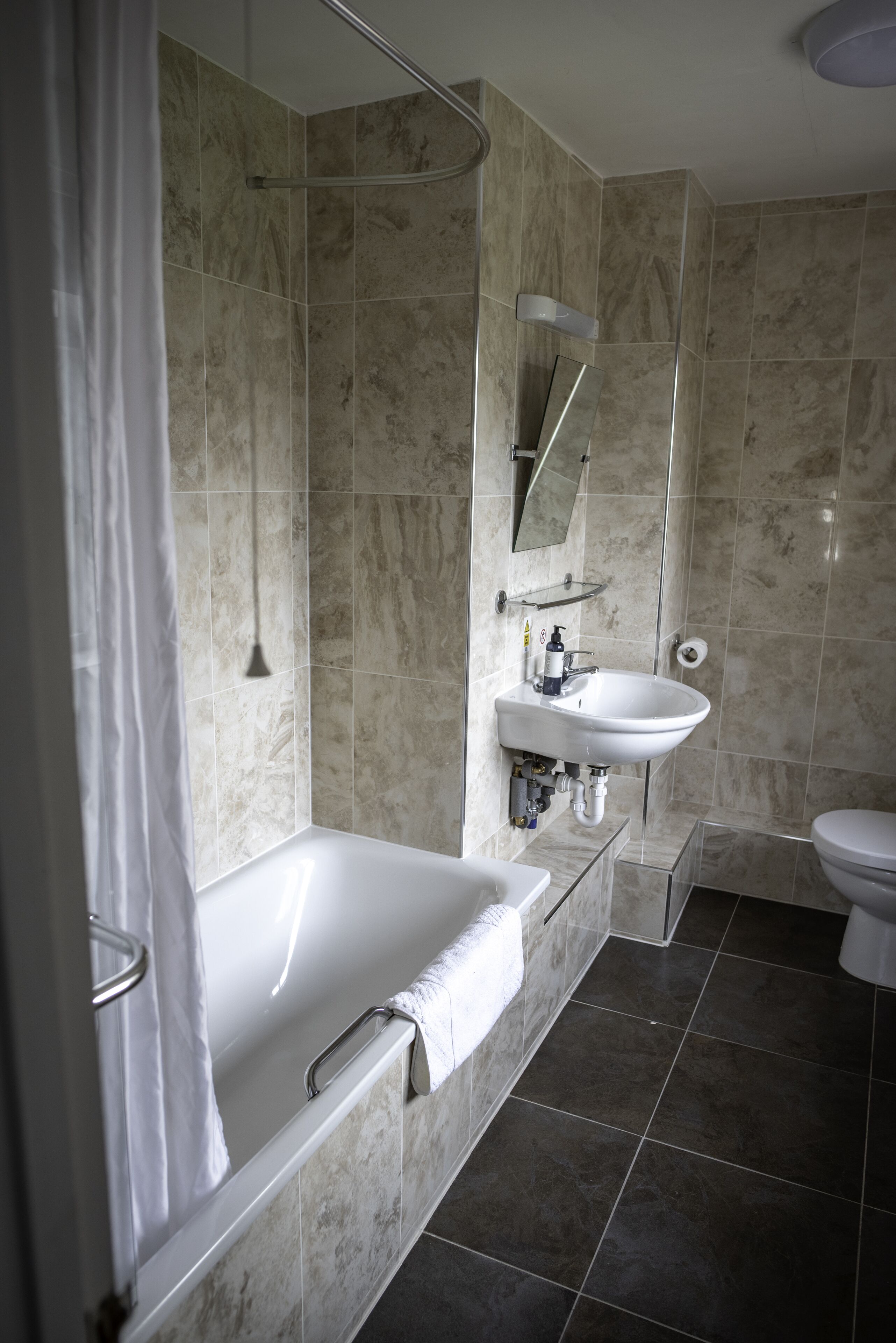 combined shower/bathtub, hair dryer, bathrobes, towels