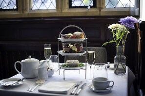 Petit-déjeuner, déjeuner et dîner servis sur place, vue sur le jardin