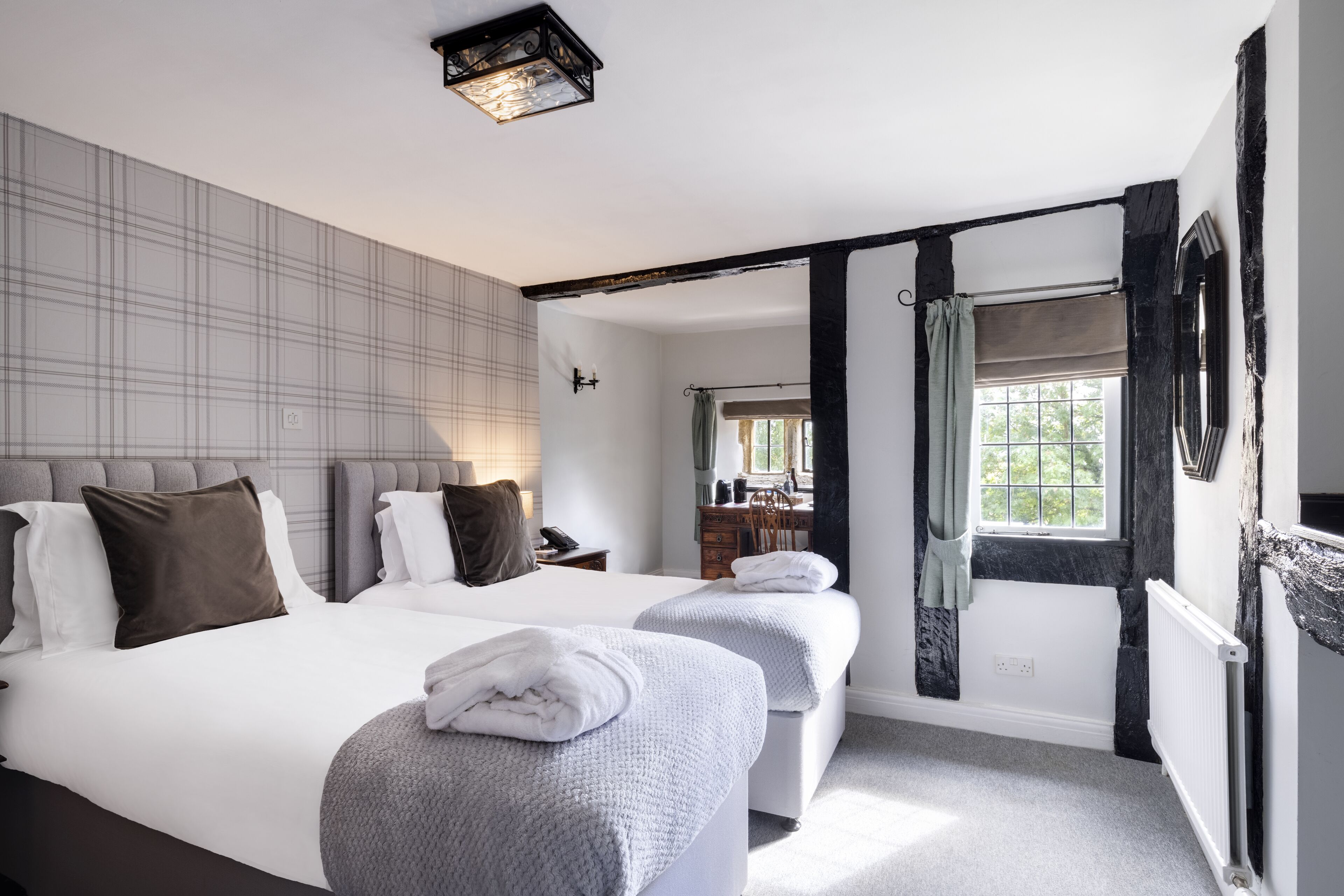 superior double room | premium bedding, minibar, individually decorated, individually furnished