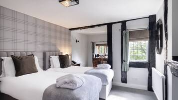 Superior Double Room | Premium bedding, minibar, individually decorated, individually furnished