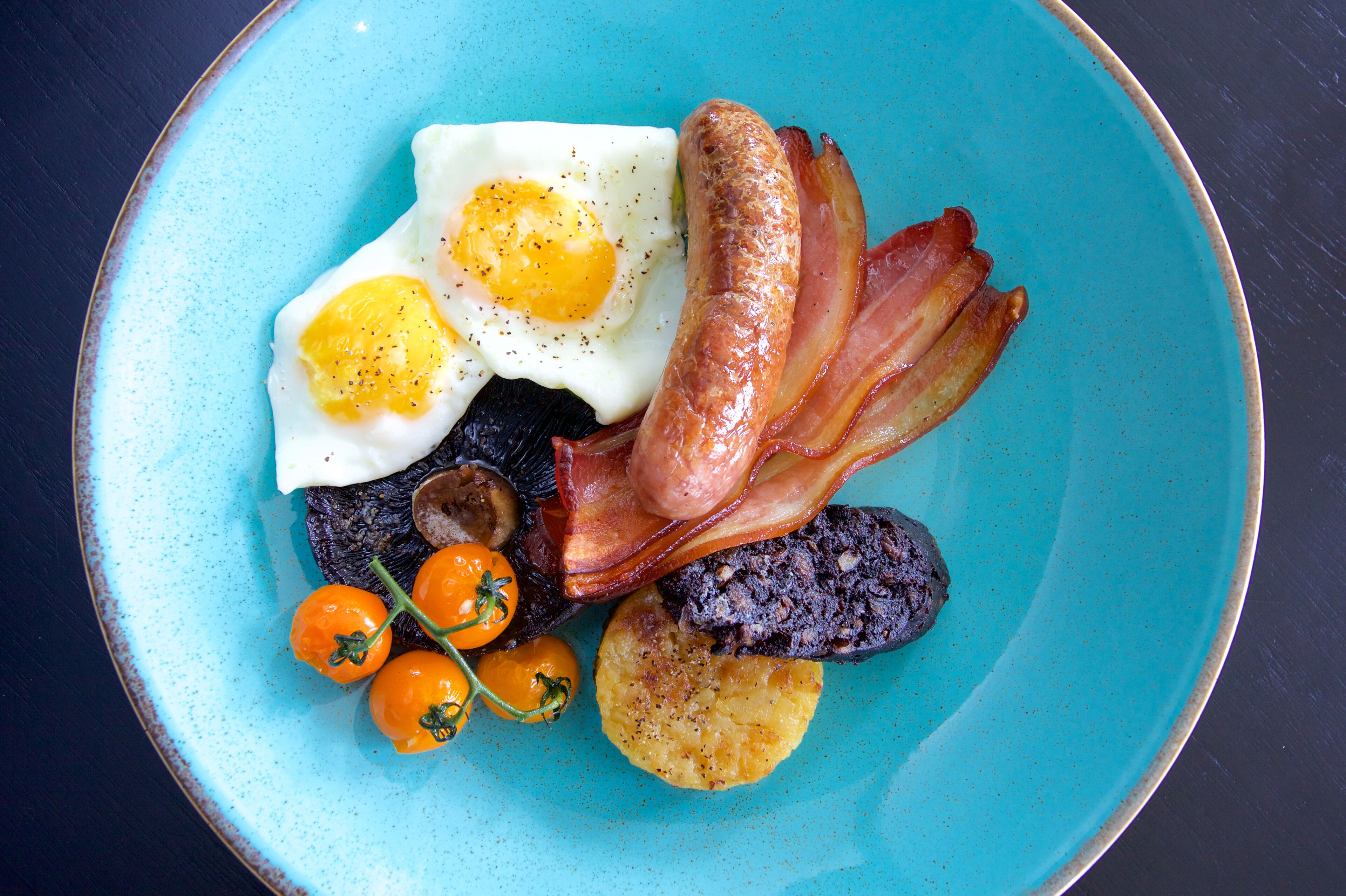 free daily full breakfast