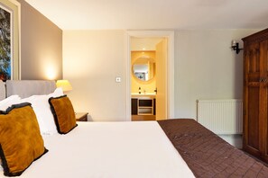 Classic Double Room | Bathroom | Combined shower/tub, hair dryer, bathrobes, towels - Karma Salford Hall (Evesham)