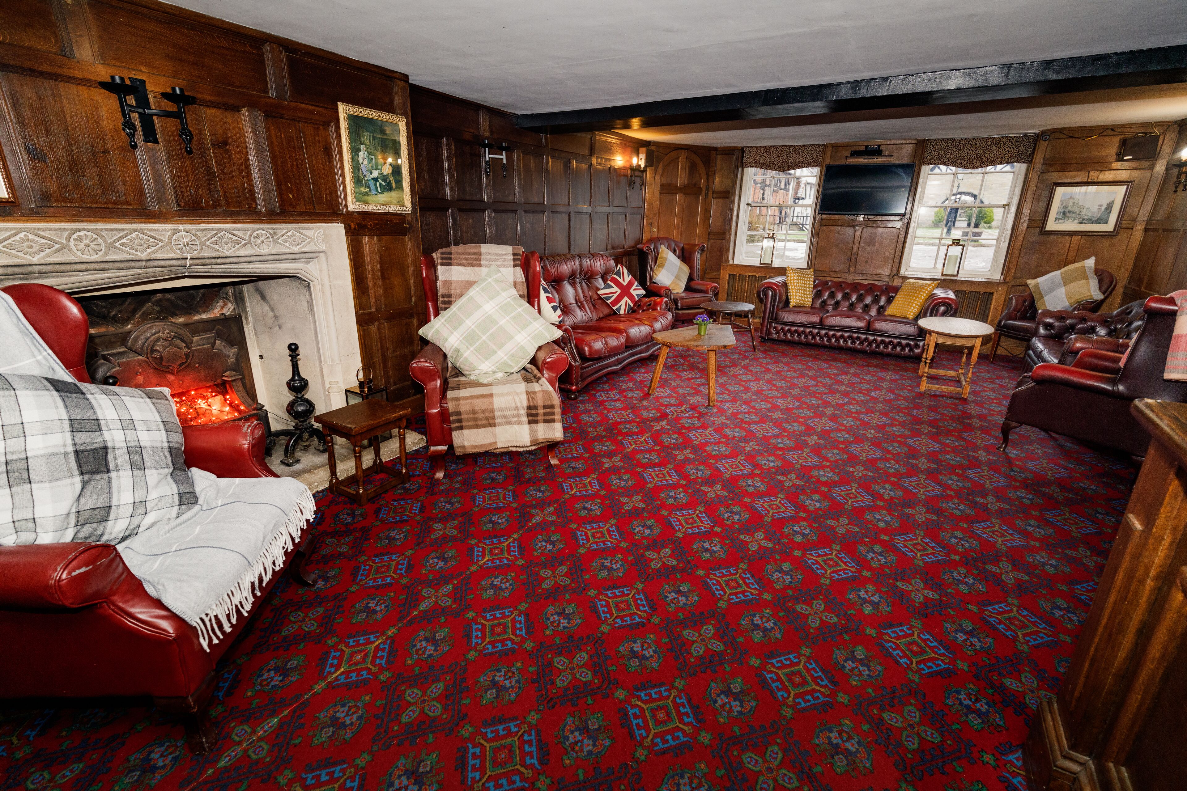 breakfast, lunch, dinner served; garden views