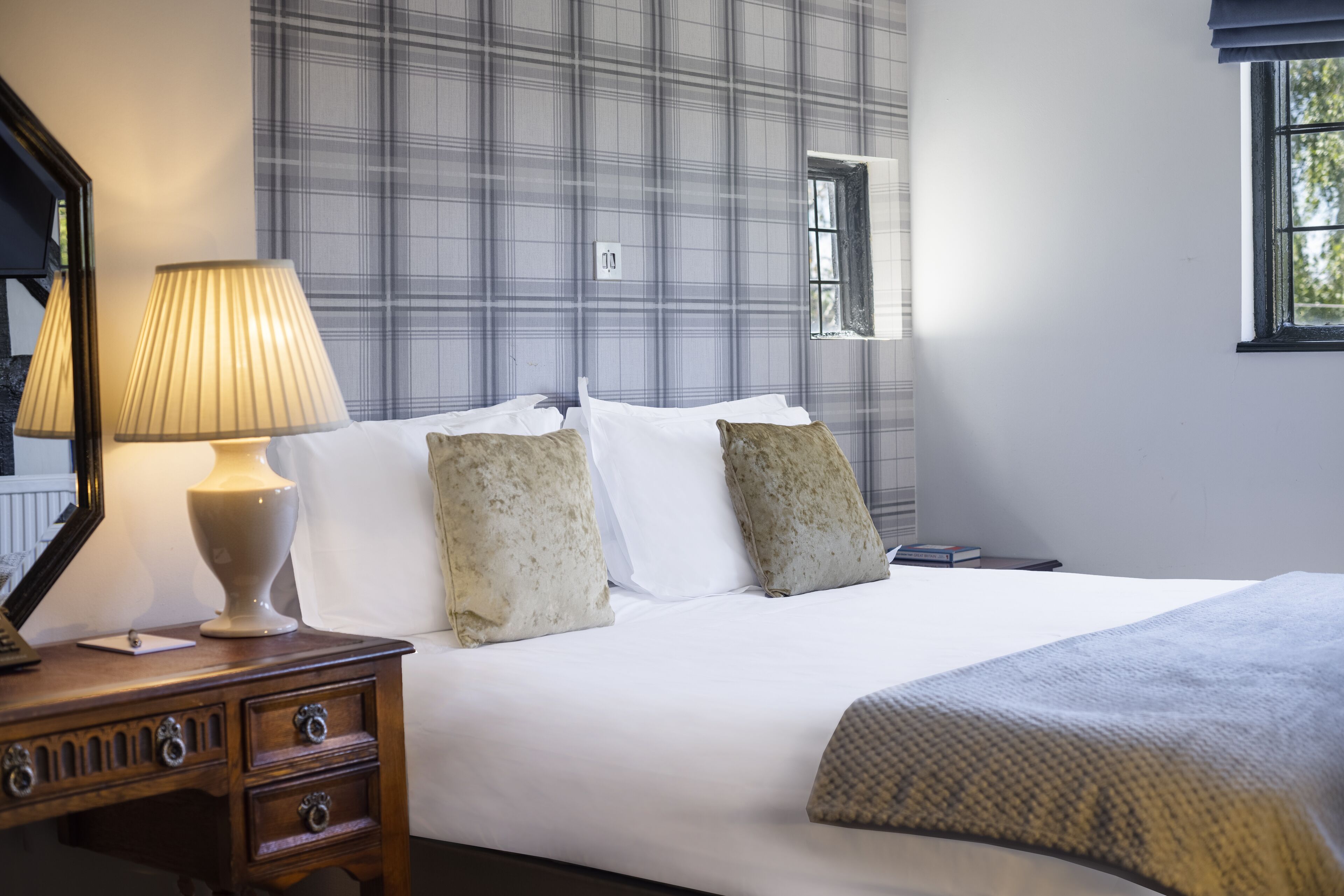 superior double room | premium bedding, minibar, individually decorated, individually furnished