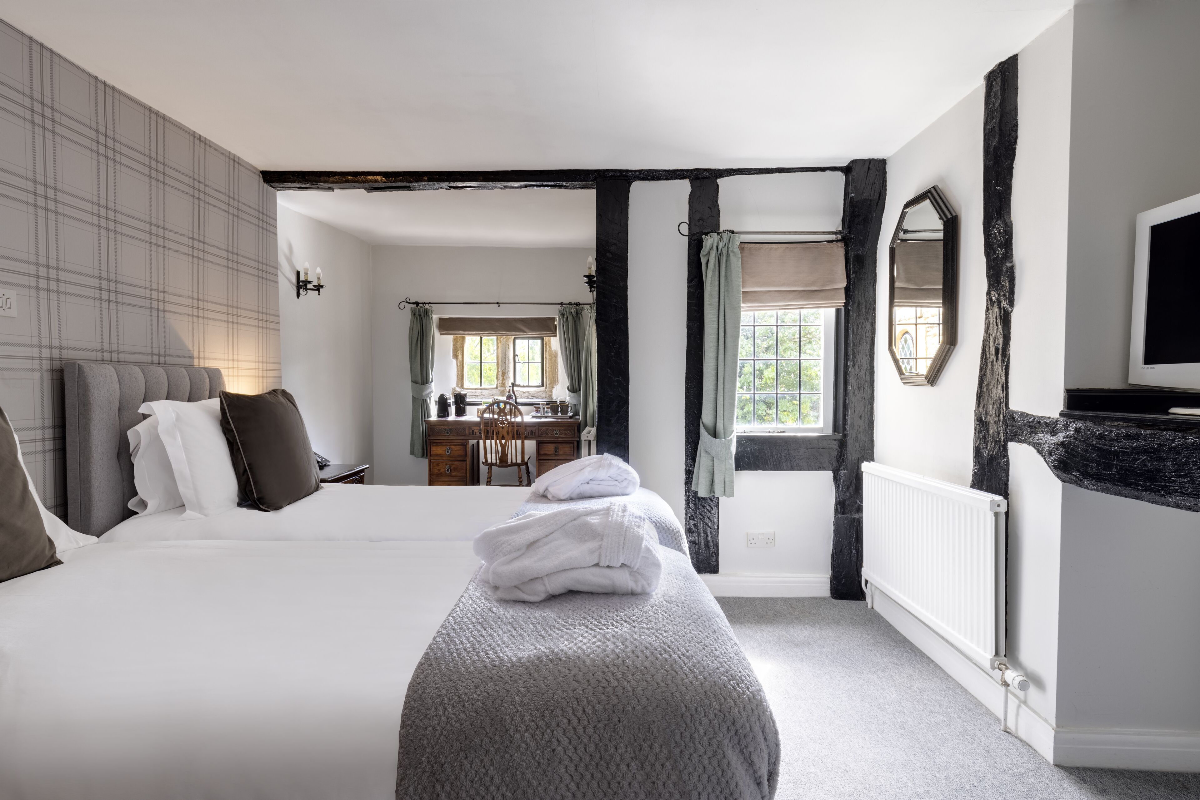 superior double room | premium bedding, minibar, individually decorated, individually furnished