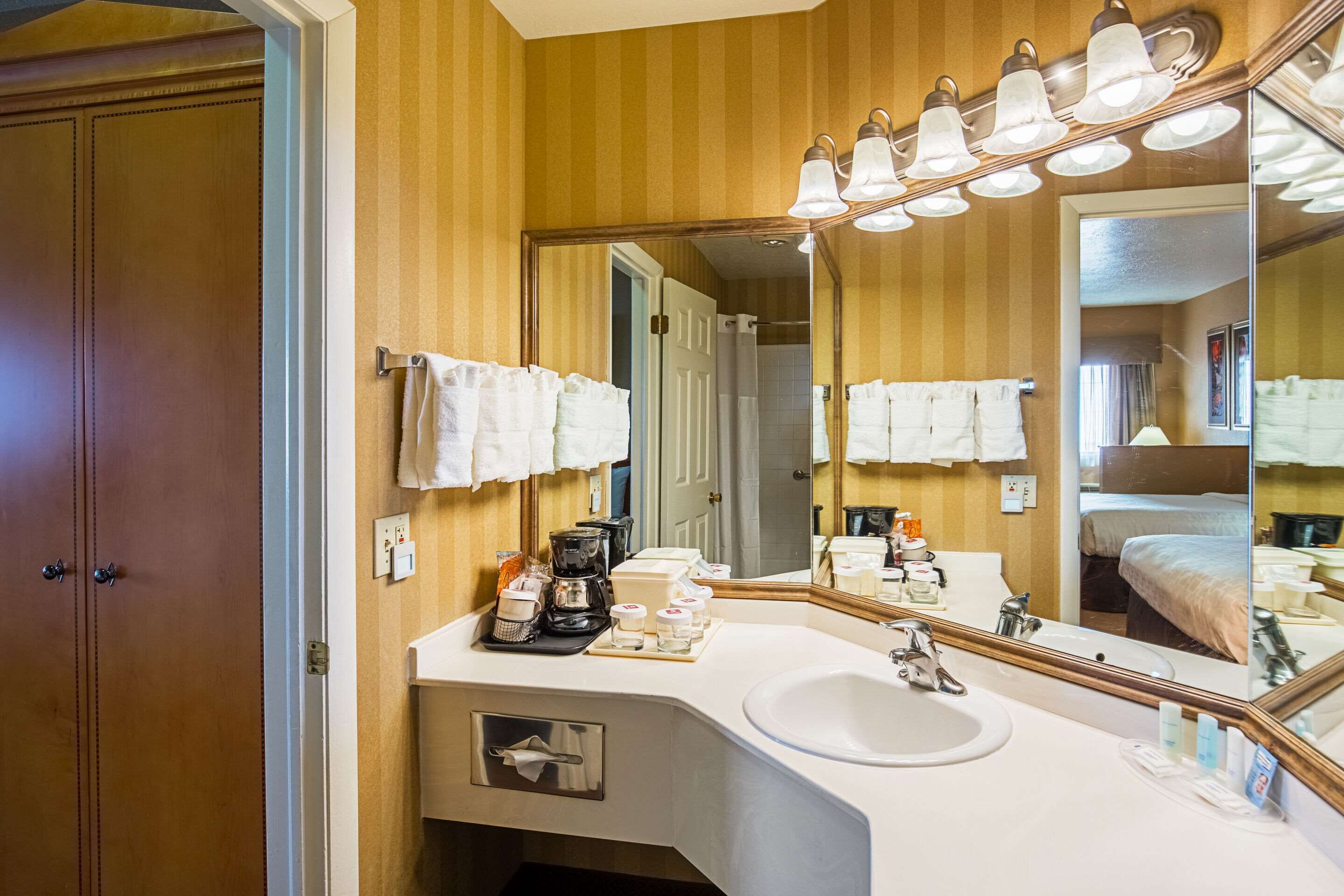 2 queens and sofa sleeper, non-smoking | premium bedding, down duvets, desk, blackout curtains