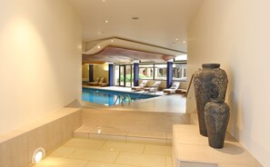 Indoor pool, sun loungers
