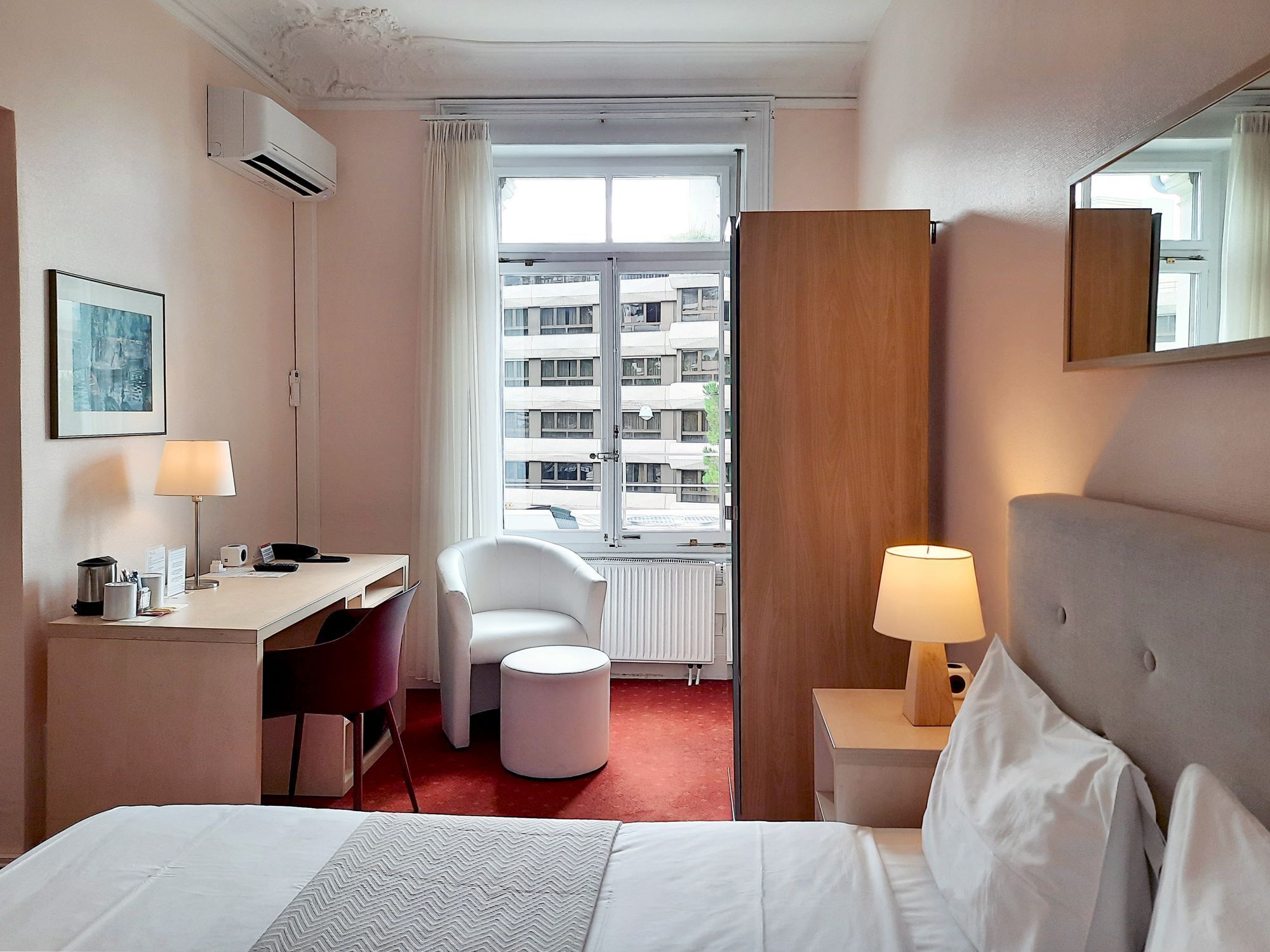 Minibar, in-room safe, desk, free WiFi