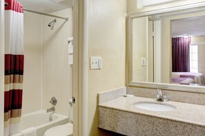 Chambre Standard, 2 grands lits, non-fumeur | Salle de bain