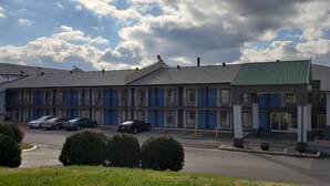 Front of property - Vista Inn and Suites Nashville Airport East (Hermitage)