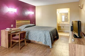 Desk, iron/ironing board, free WiFi - Vista Inn and Suites Nashville Airport East (Hermitage)