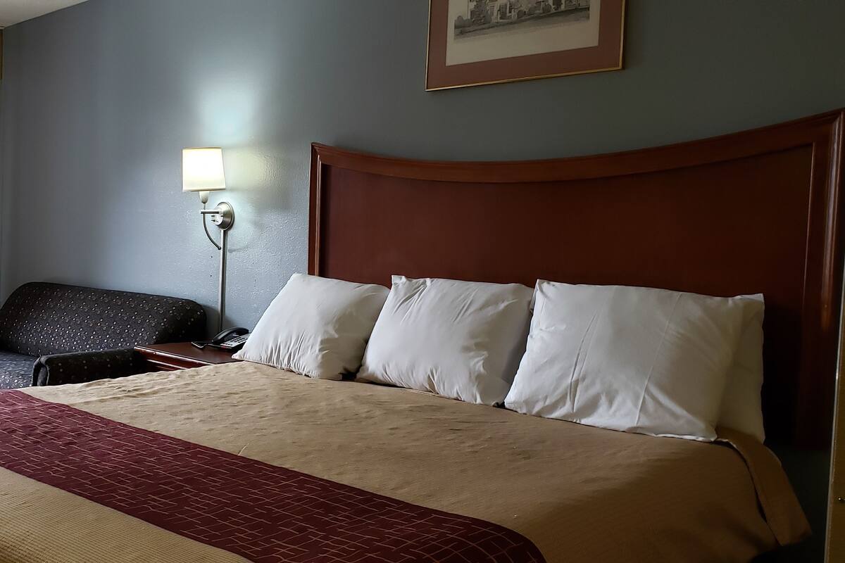 Standardzimmer, 1 King-Bett, Nichtraucher | Schreibtisch, Bügeleisen/Bügelbrett, kostenloses WLAN
