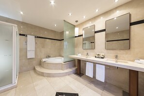 Combined shower/bathtub, eco-friendly toiletries, hair dryer, bathrobes