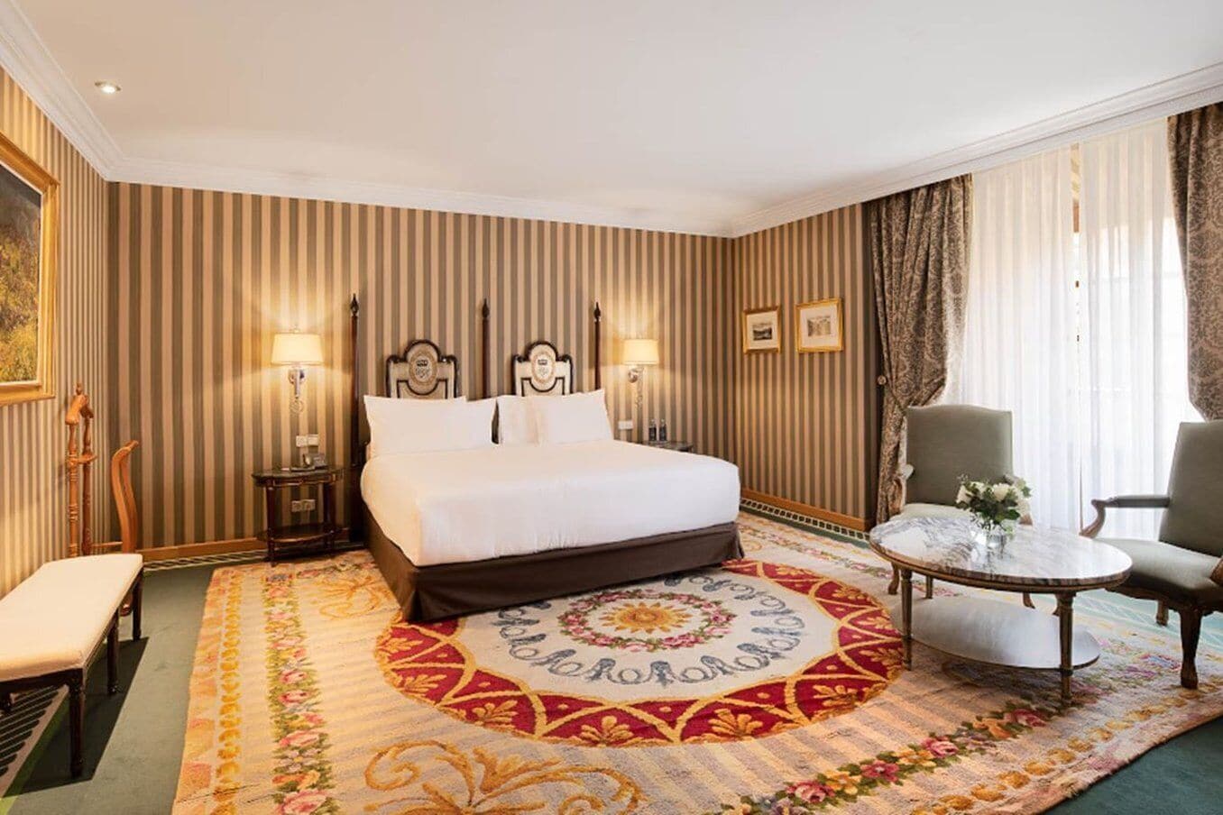 Couette en duvet d'oie, minibar, coffres-forts dans les chambres, bureau