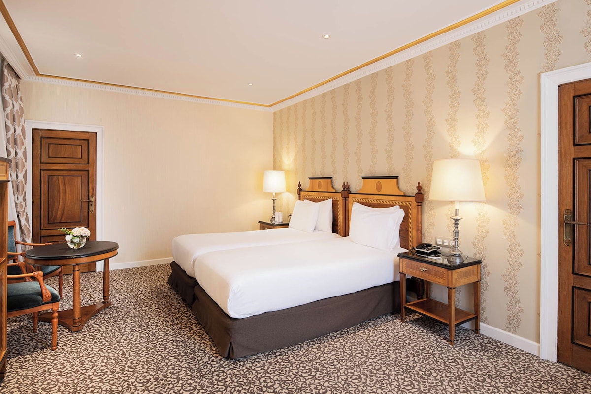 Premium Room With Views Of The Patio De La Reina