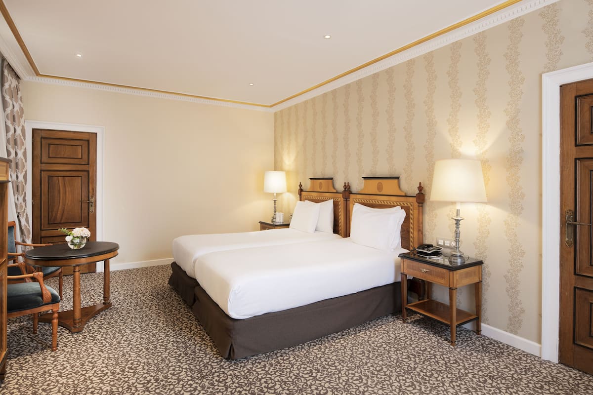 Premium-Zimmer (Patio de La Reina View) | 1 Schlafzimmer, Daunenbettdecken, Minibar, Zimmersafe