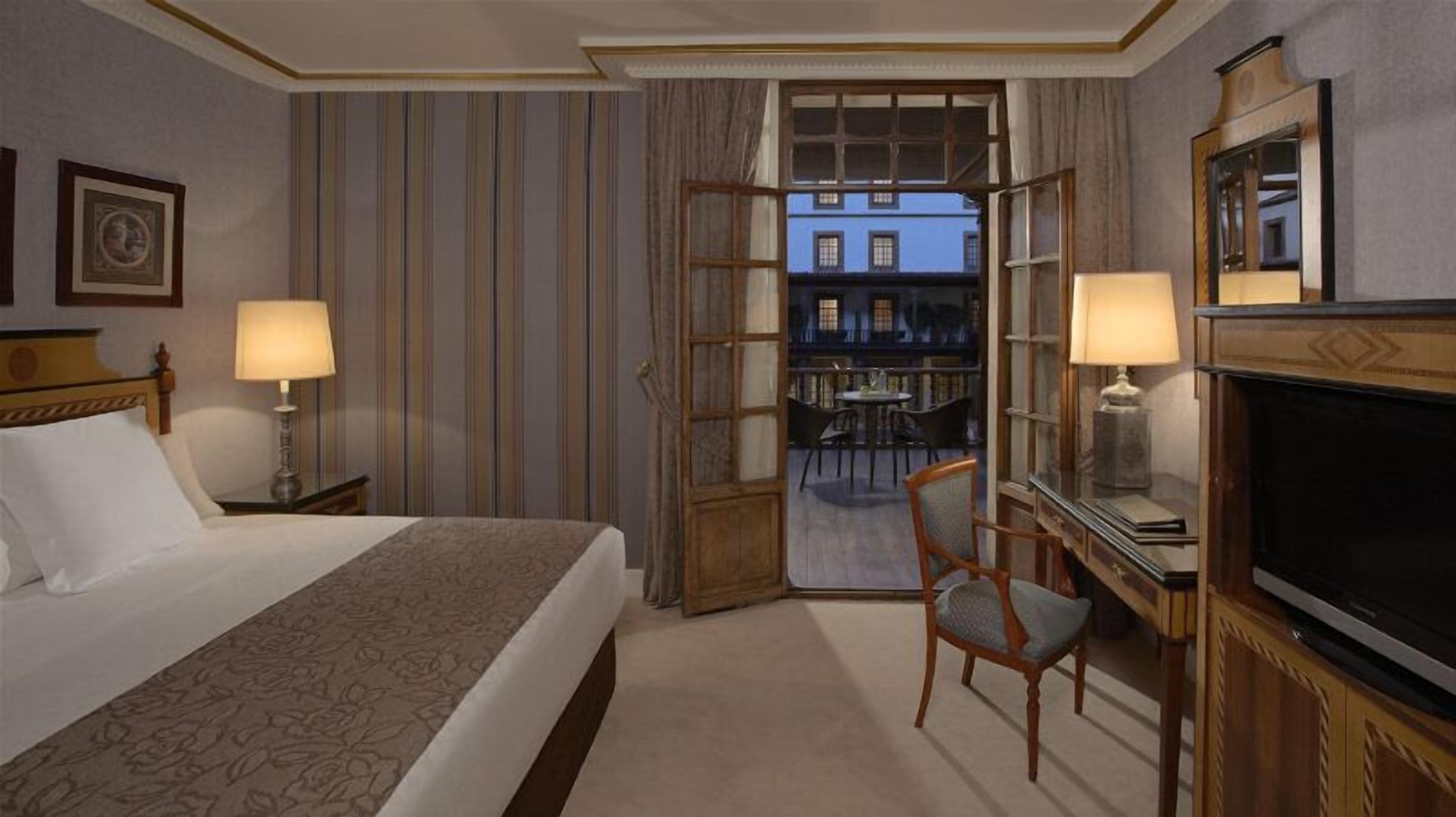 Down comforters, minibar, in-room safe, desk