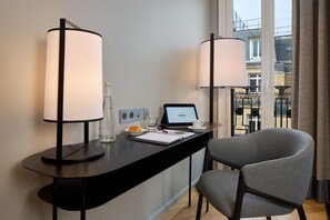 Premier Suite, 2 Bedrooms | Tech - Fraser Suites Le Claridge Champs-Elysées (Paris)
