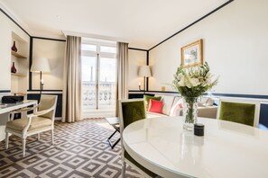 Premium bedding, in-room safe, desk, laptop workspace