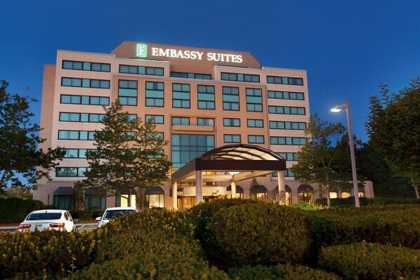 A multi-story building with a sign reading "Embassy Suites." - Embassy Suites by Hilton Boston Waltham (Waltham)