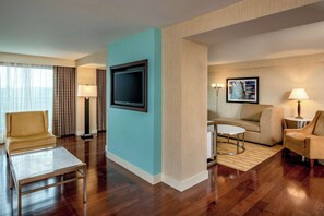 Premium Suite, 1 King Bed, Accessible, Non Smoking (Roll-in Shower) | Living area