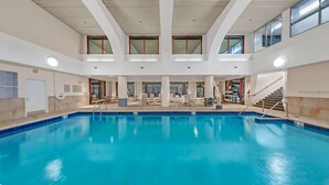 Indoor pool, open 7:00 AM to 9:00 PM, pool loungers - Embassy Suites by Hilton Boston Waltham (Waltham)