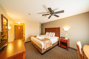 Desk, laptop workspace, iron/ironing board, free WiFi
