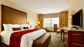 Standard Room, 1 King Bed | Pillowtop beds, in-room safe, blackout drapes, iron/ironing board