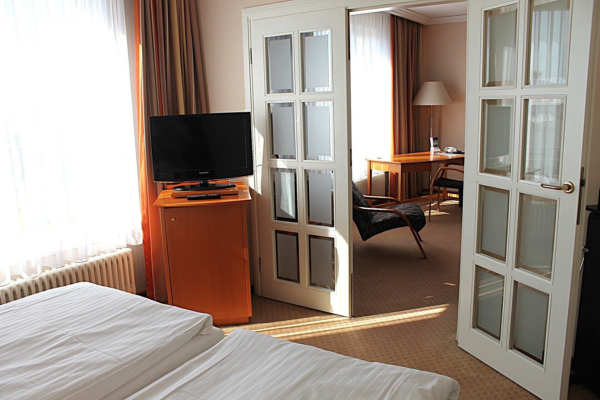 Hypo-allergenic bedding, in-room safe, desk, blackout curtains