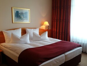 Comfort Room | Hypo-allergenic bedding, in-room safe, individually furnished, desk