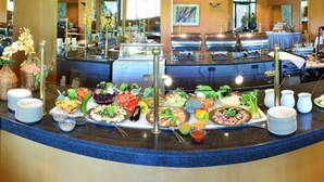 A buffet setup with various food stations and a counter. - Hotel Meerane (Meerane)
