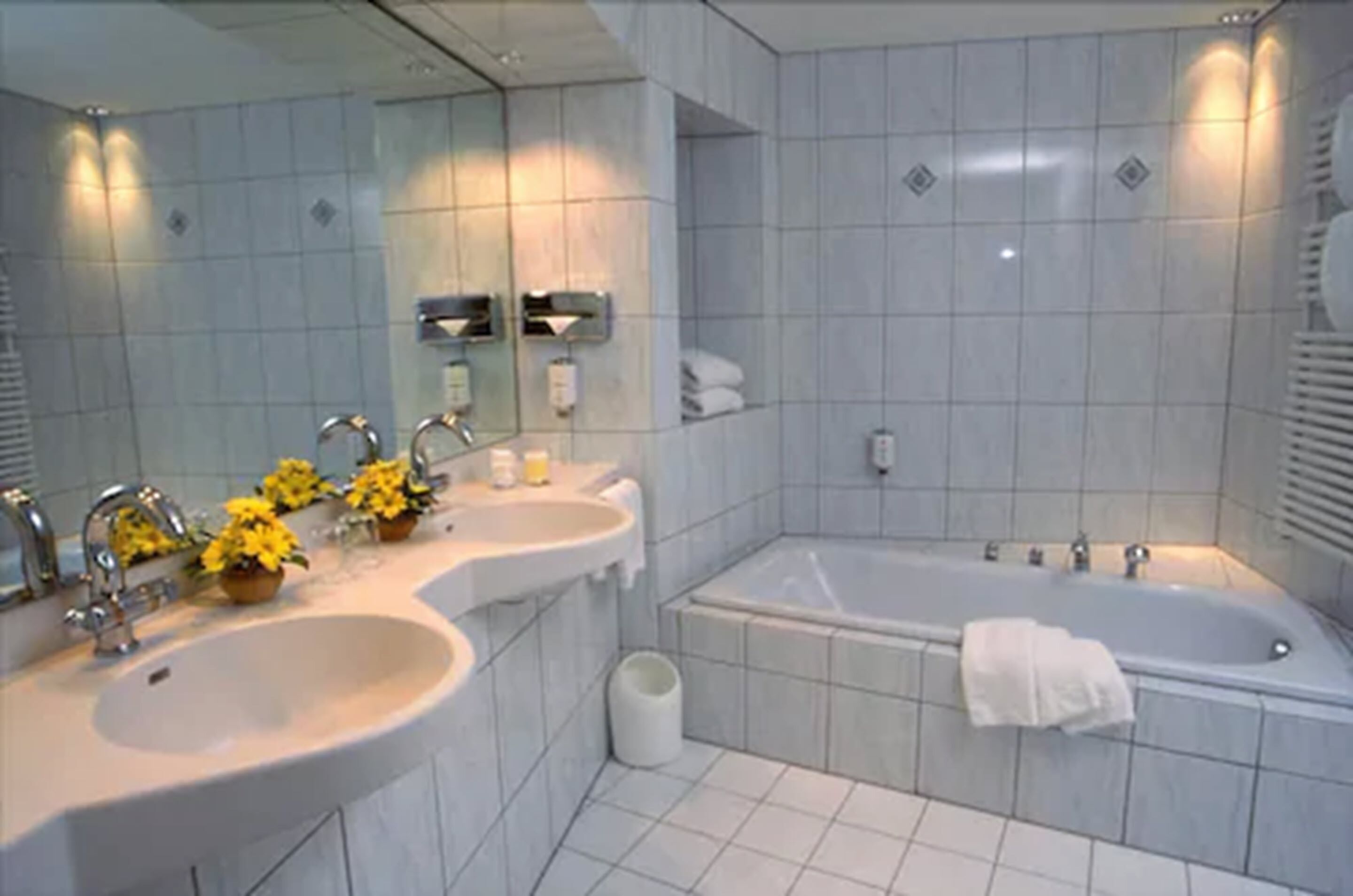 junior suite | deep-soaking bathtub