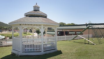 Children’s play area – outdoor