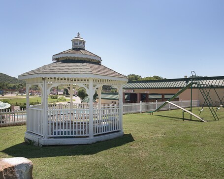 Área de juegos infantiles al aire libre