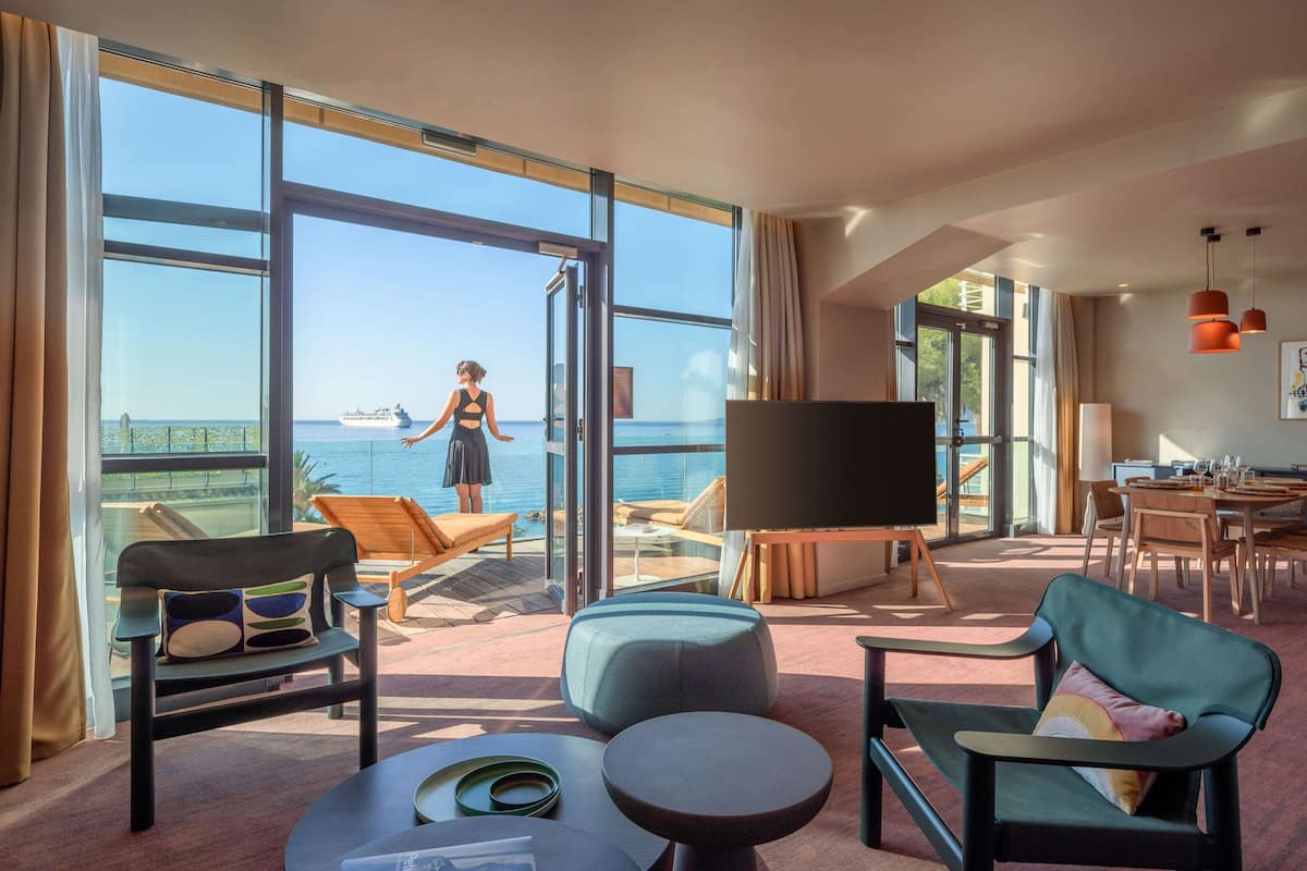 Apartment, 1 Bedroom, Sea View | Living area | 55-inch flat-screen TV with digital channels, fireplace, offices