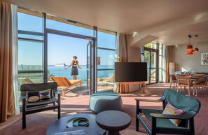 Apartamento, 1 habitación, vistas al mar | Zona de estar | Una televisión de pantalla plana, una chimenea, una oficina