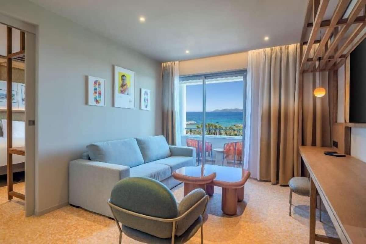 Living area | 55-inch flat-screen TV with digital channels, fireplace, offices