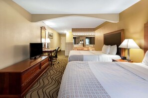 Premium bedding, pillow-top beds, desk, iron/ironing board - La Quinta Inn by Wyndham Sandusky near Cedar Point (Sandusky)