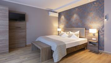 Caja de seguridad en la habitación, escritorio y cortinas blackout