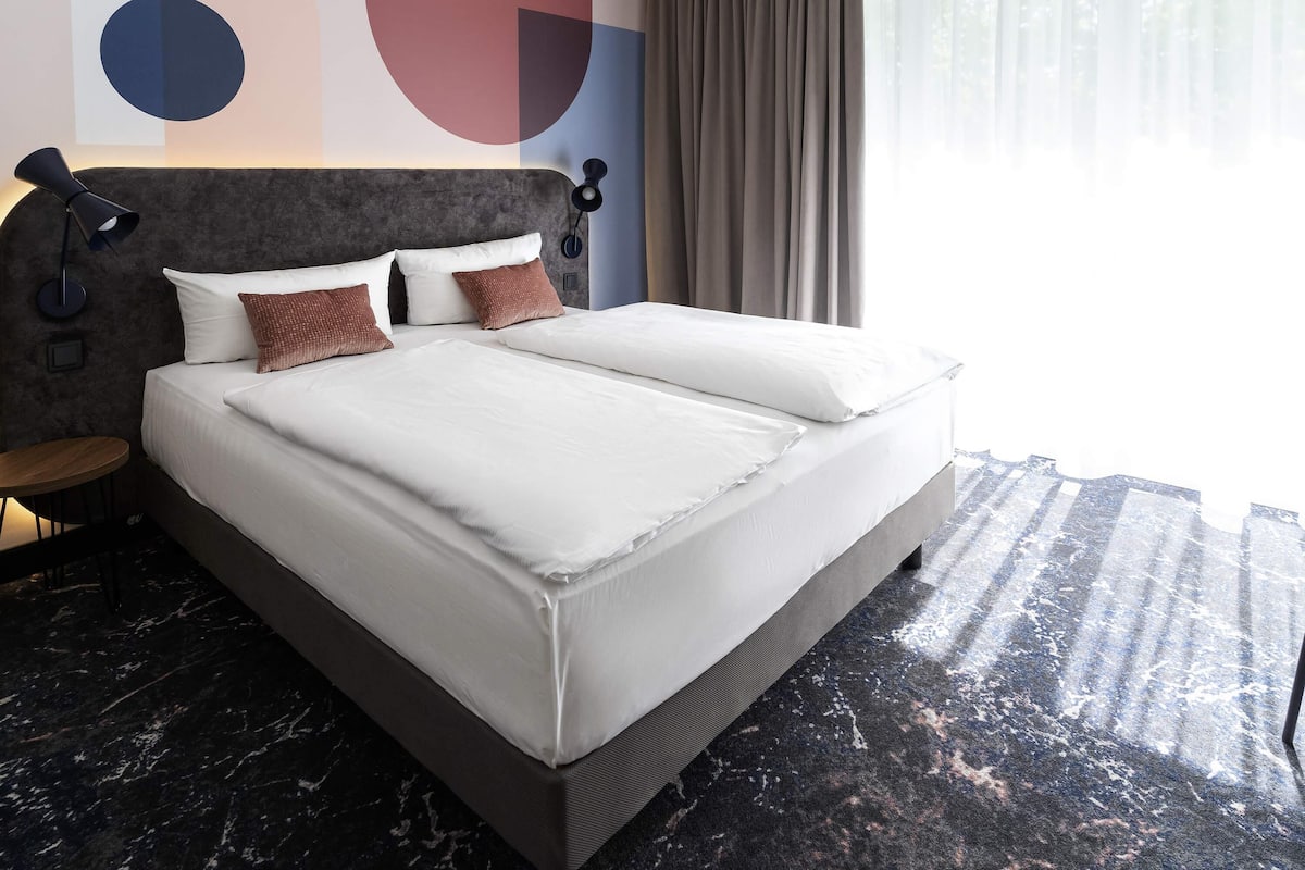 Standard Room, 1 Katil Bujang (Single) | 1 bilik tidur, peti besi dalam bilik, meja, langsir/tirai gelap terus