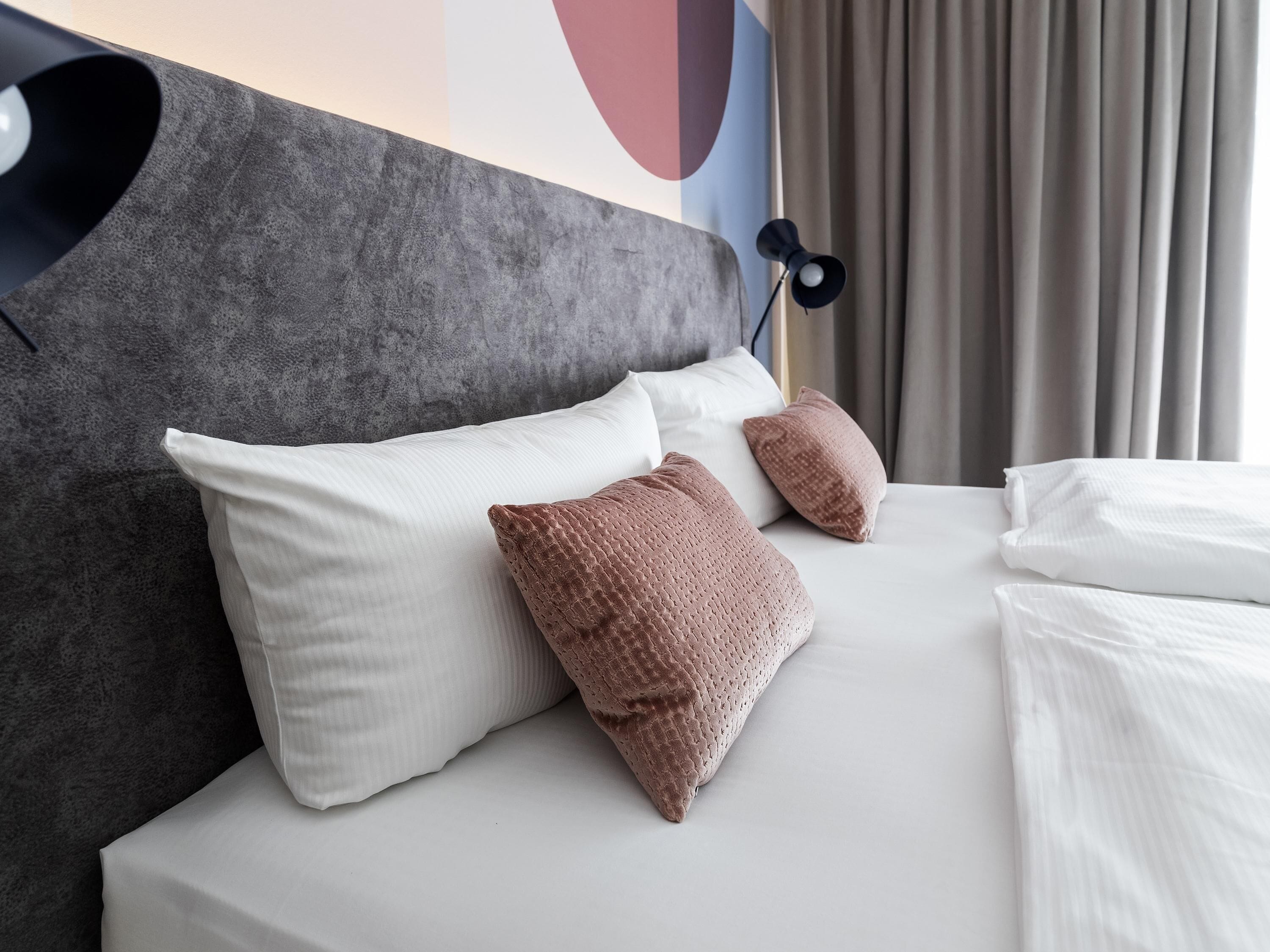 Standard-Doppelzimmer | Zimmersafe, Schreibtisch, Verdunkelungsvorhänge, schallisolierte Zimmer
