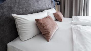 Standard-Doppelzimmer | Zimmersafe, Schreibtisch, Verdunkelungsvorhänge, schallisolierte Zimmer
