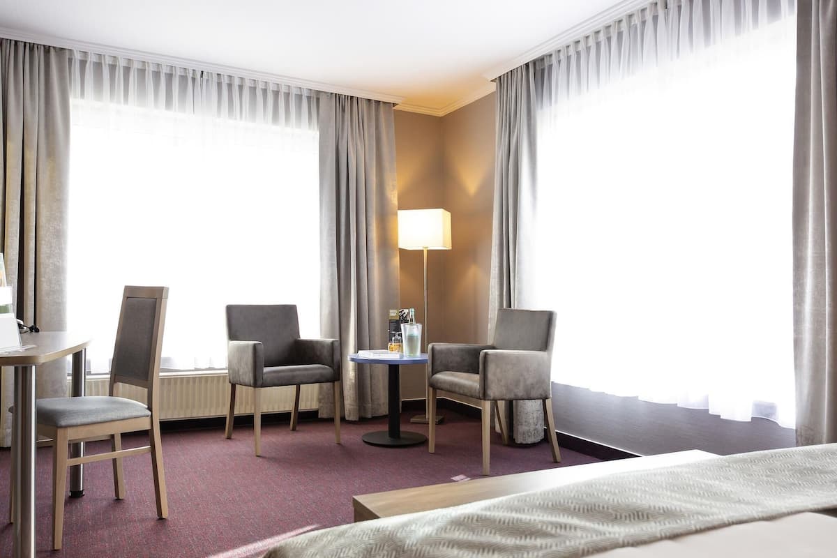 Privilege, Twin Room, 2 Single Beds | In-room safe, desk, blackout curtains, soundproofing