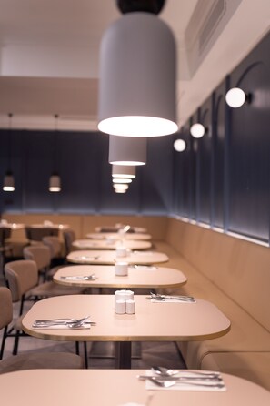 Petit déjeuner buffet servi tous les jours en supplément
