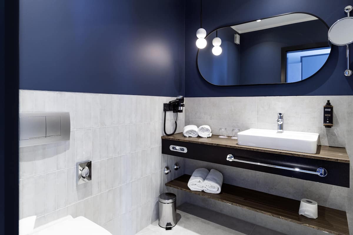 Privilege, Quarto casal | 1 quarto, cofres nos quartos, escrivaninha, cortinas blackout