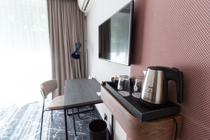 In-room safe, desk, blackout drapes, soundproofing - Mercure Hotel Mainz City Center (Mainz)
